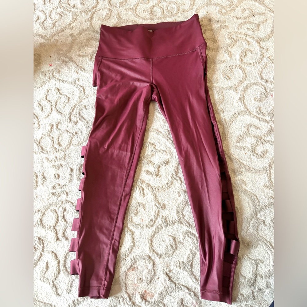 Victoria Sports maroon leggings-medium